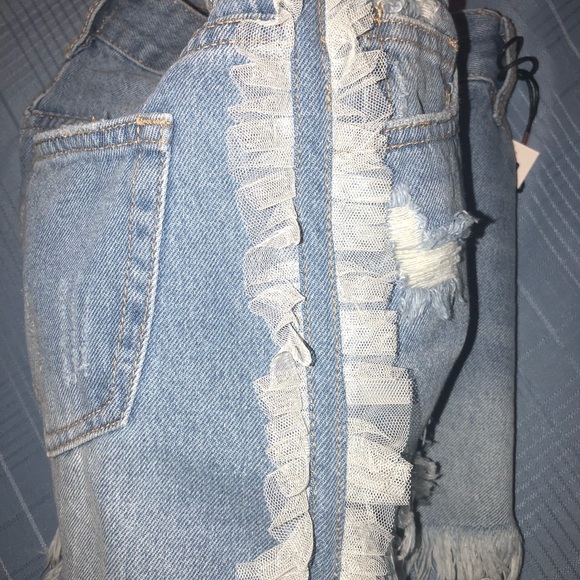 In The Past Tulle Ruffle Denim Shorts - Picture 6 of 8